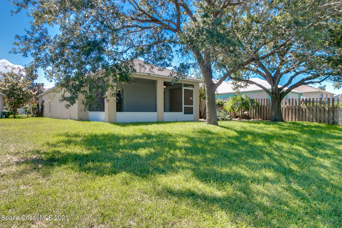 Photo of 1125 White Oak Circle