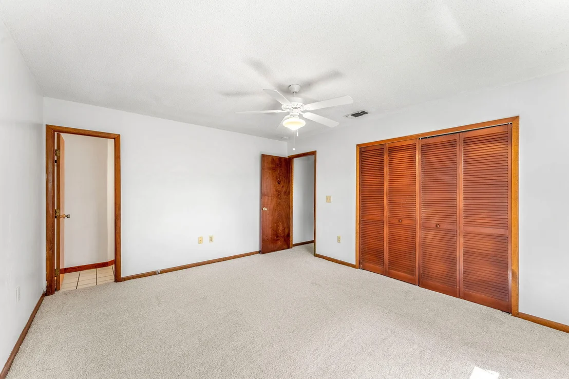 Photo of 877 Yellow Pine Avenue