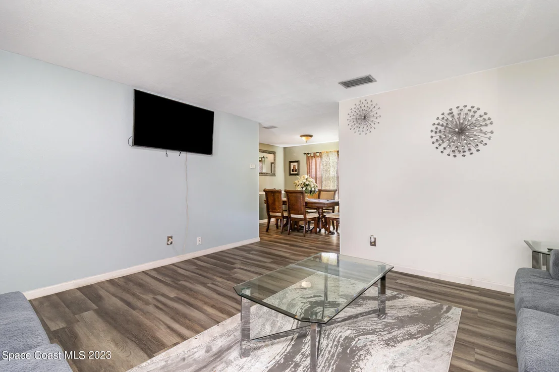 Photo of 1380 Estridge Drive