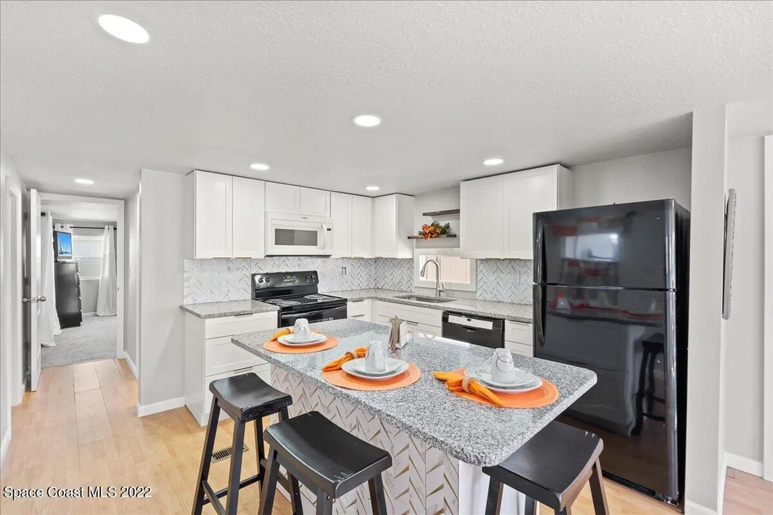 Photo of 3061 Indian River Drive NE
