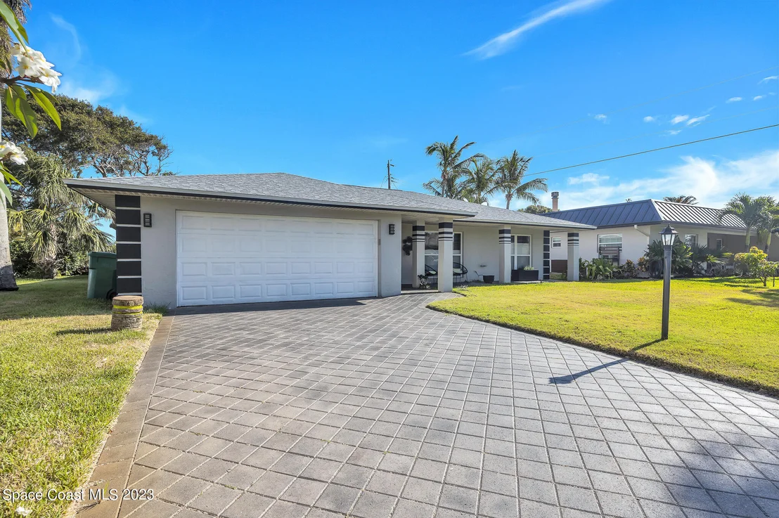 Photo of 380 Bahama Drive