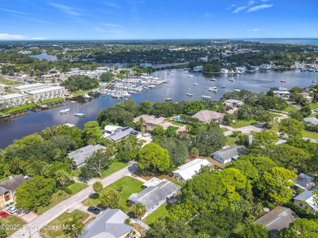 Photo of 819 W Whitmire Drive