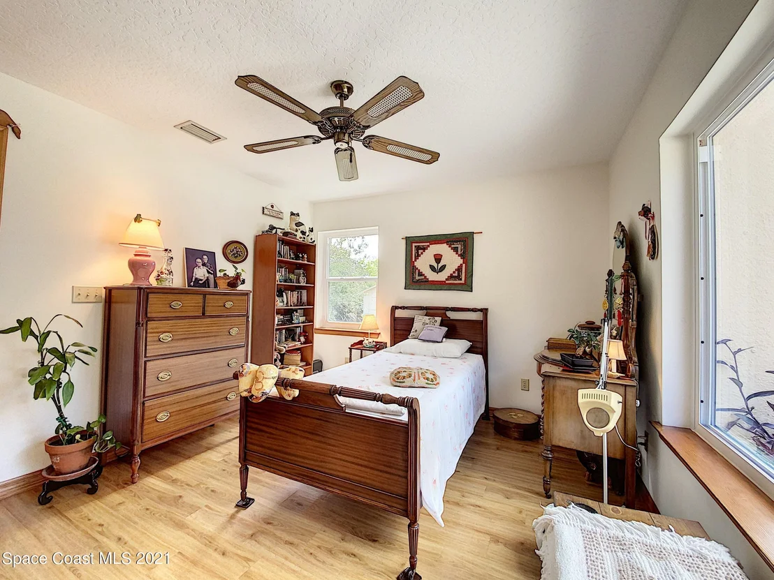 Photo of 1351 Grant Road