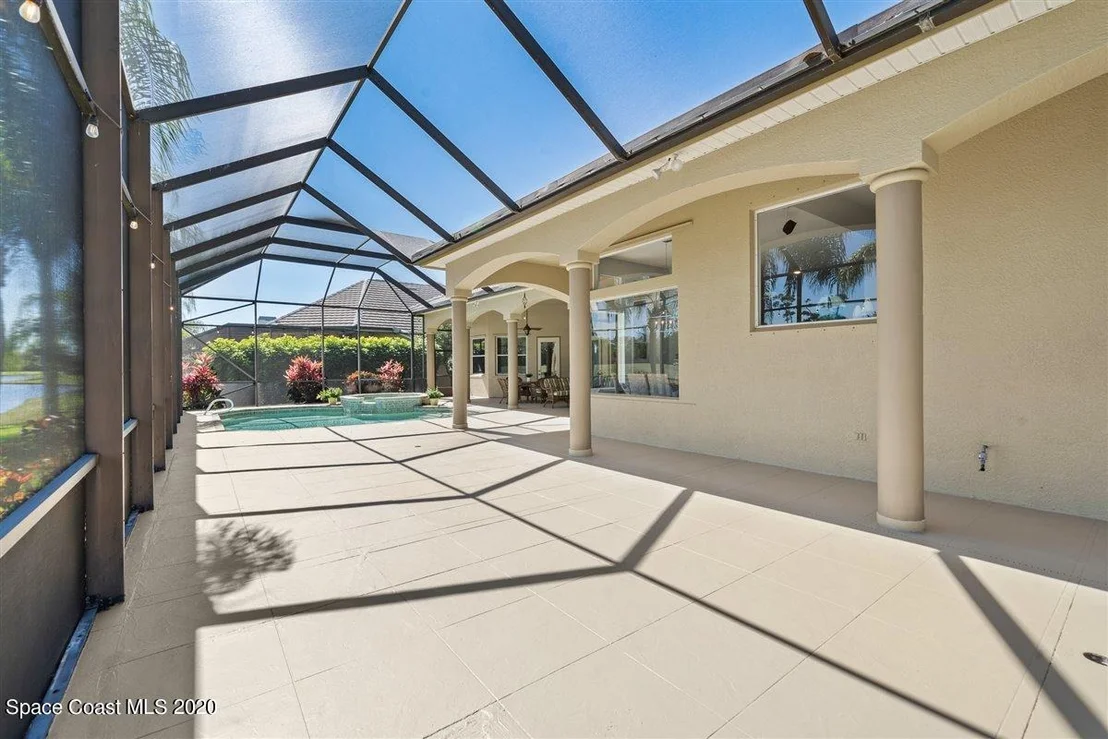 Photo of 925 Chatsworth Drive