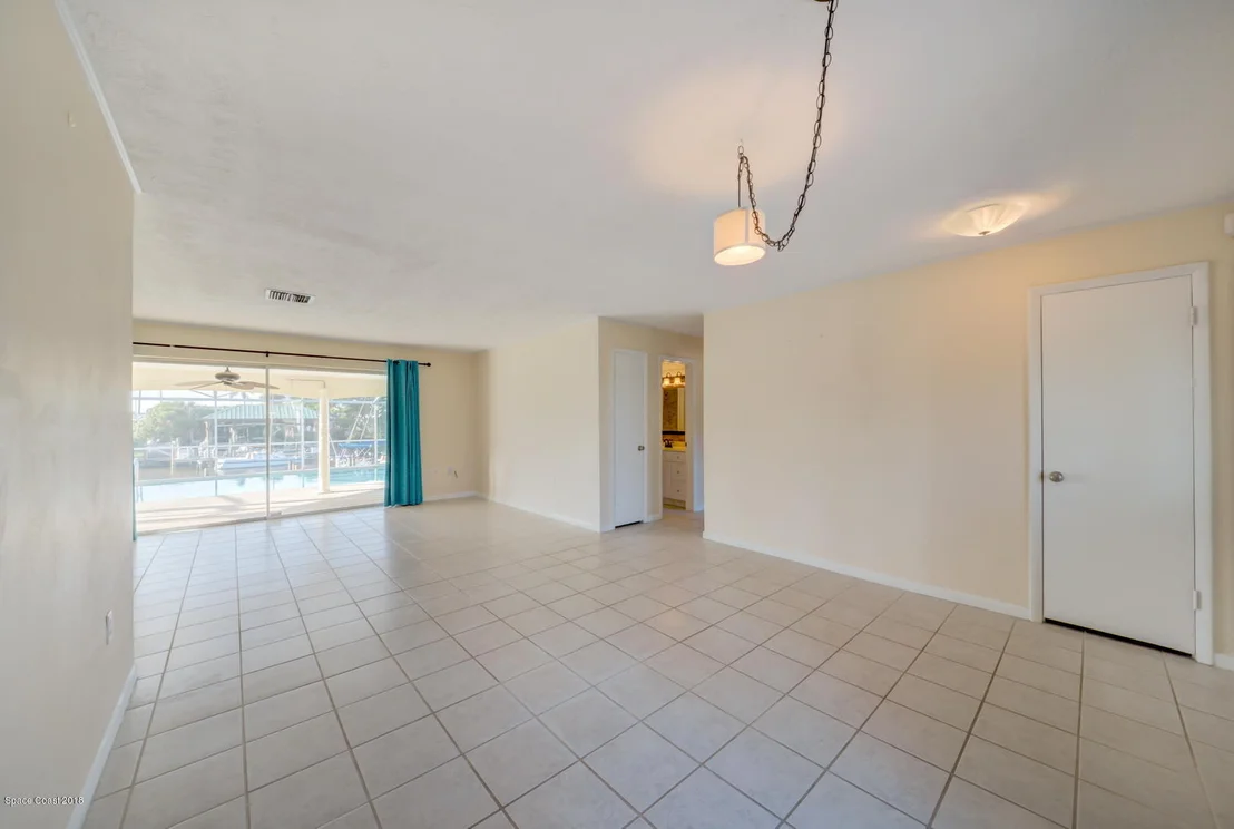 Photo of 433 Cardinal Drive