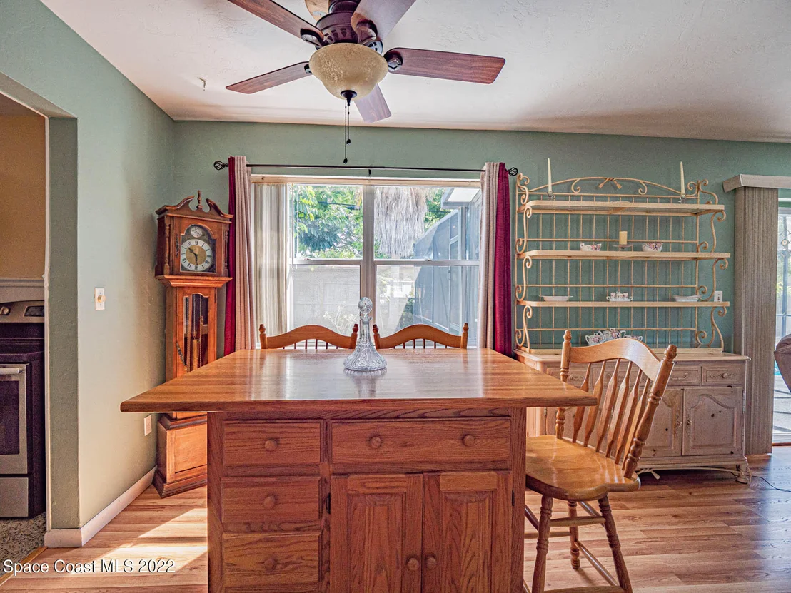 Photo of 931 Bianca Drive NE