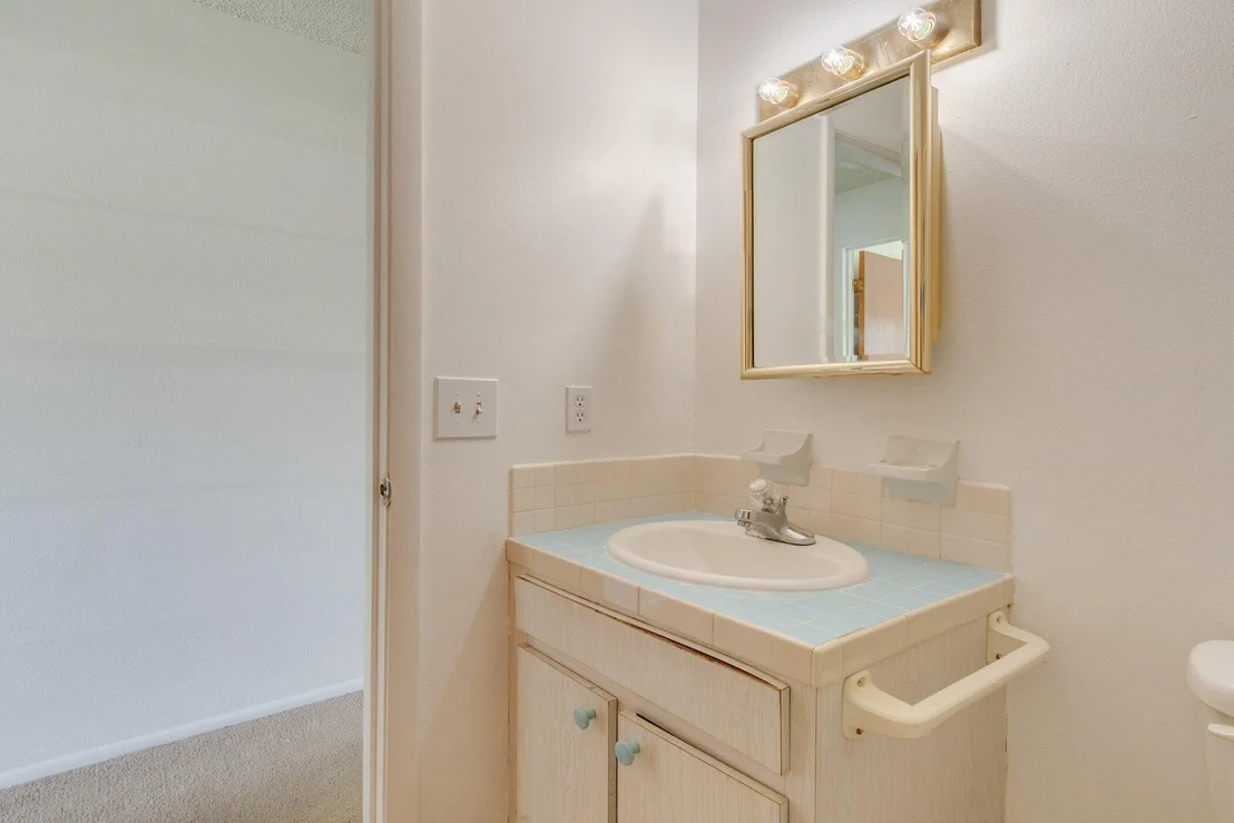 Photo of 2858 Pembroke Road