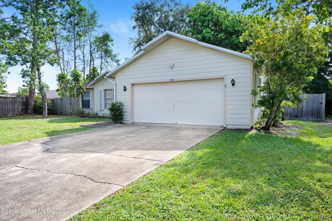 Photo of 810 Pine Valley Court