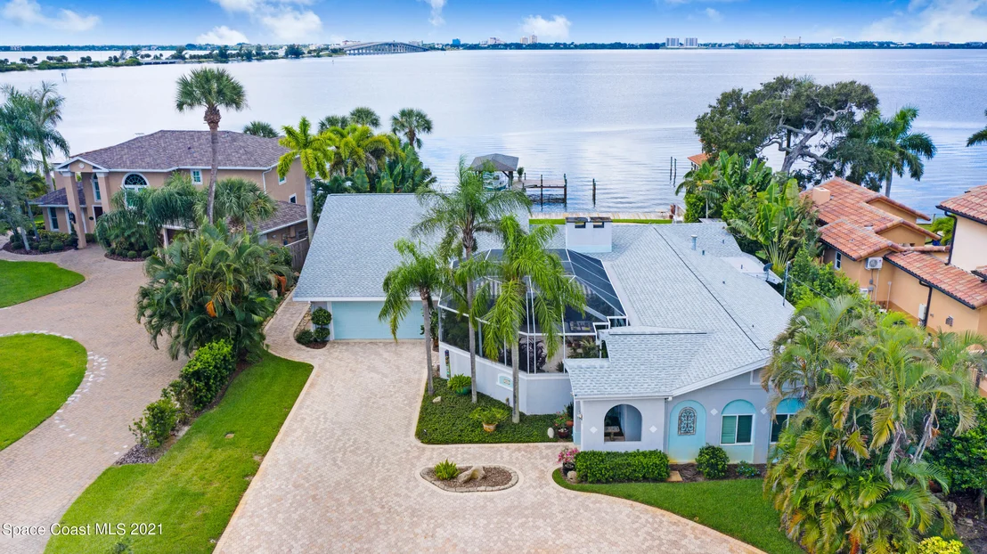 Photo of 600 N Riverside Drive