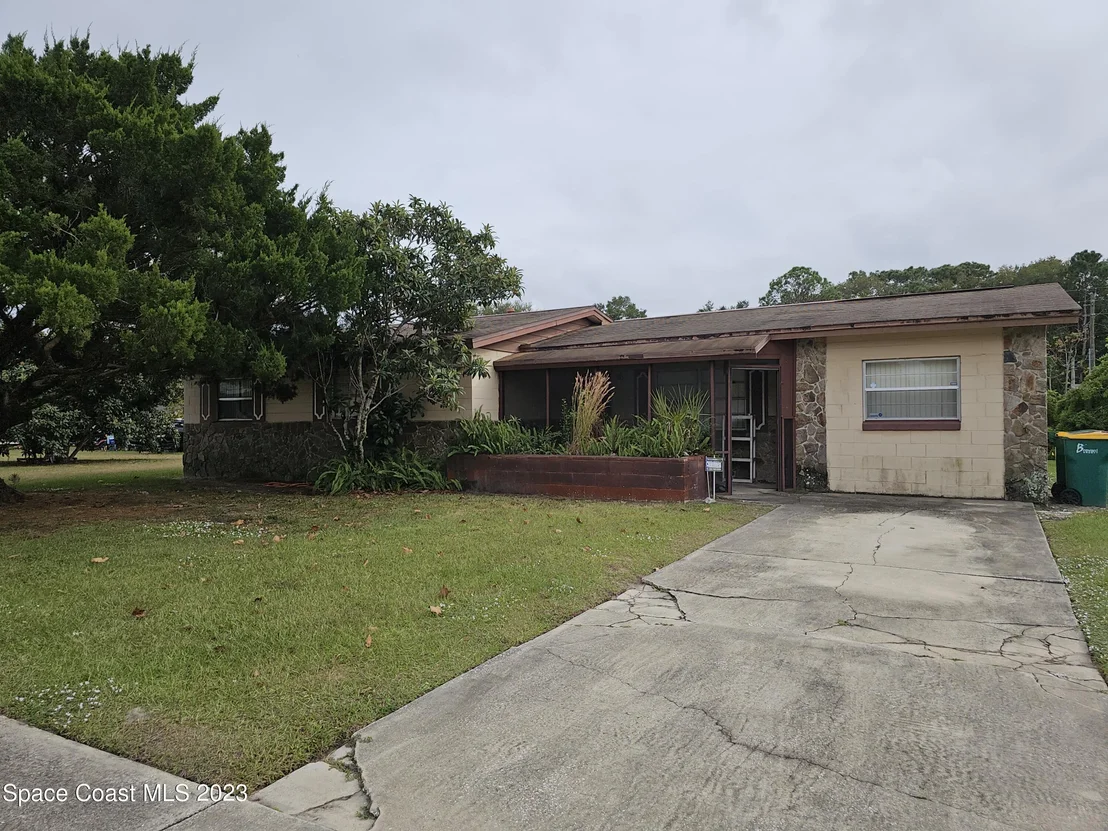 Photo of 3579 Ridgeway Avenue