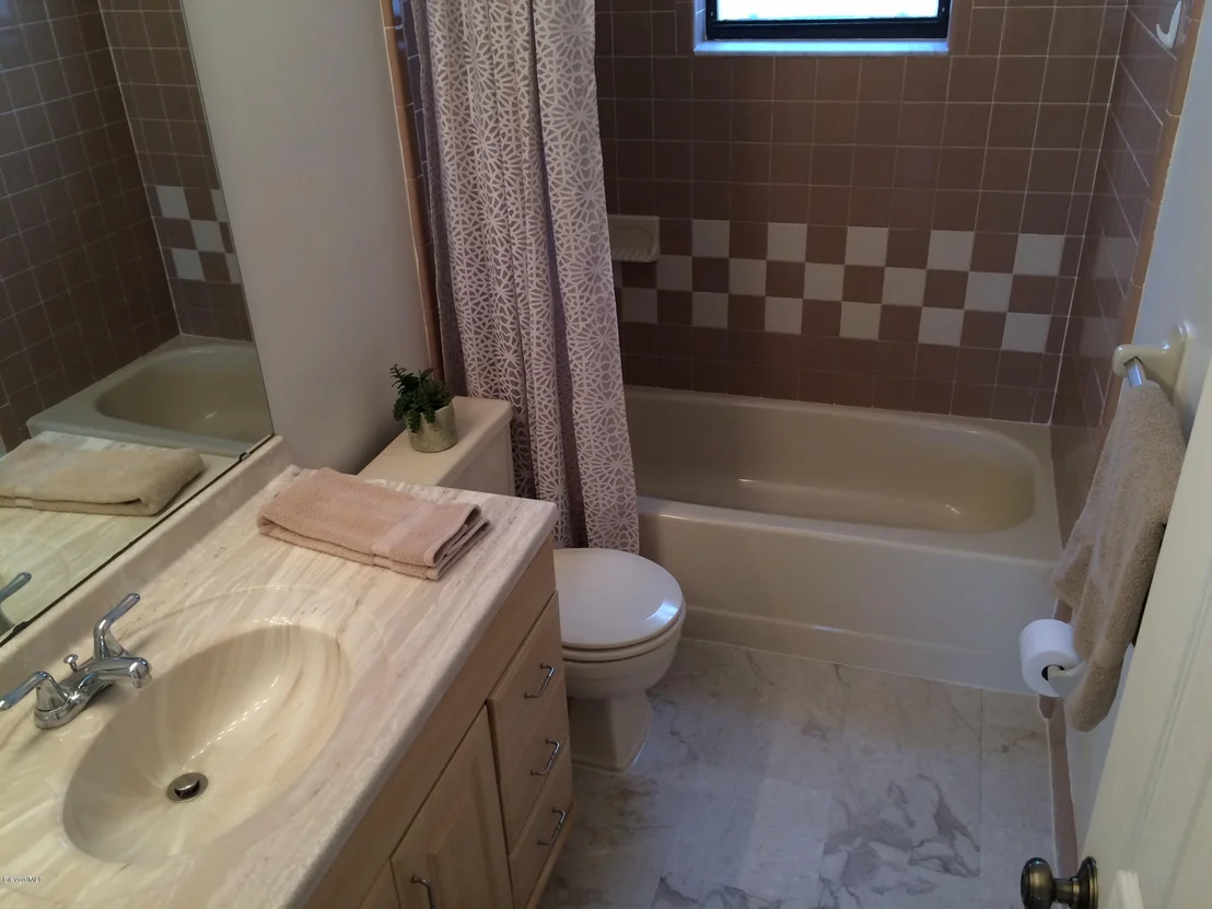 Photo of 5620 Holden Road