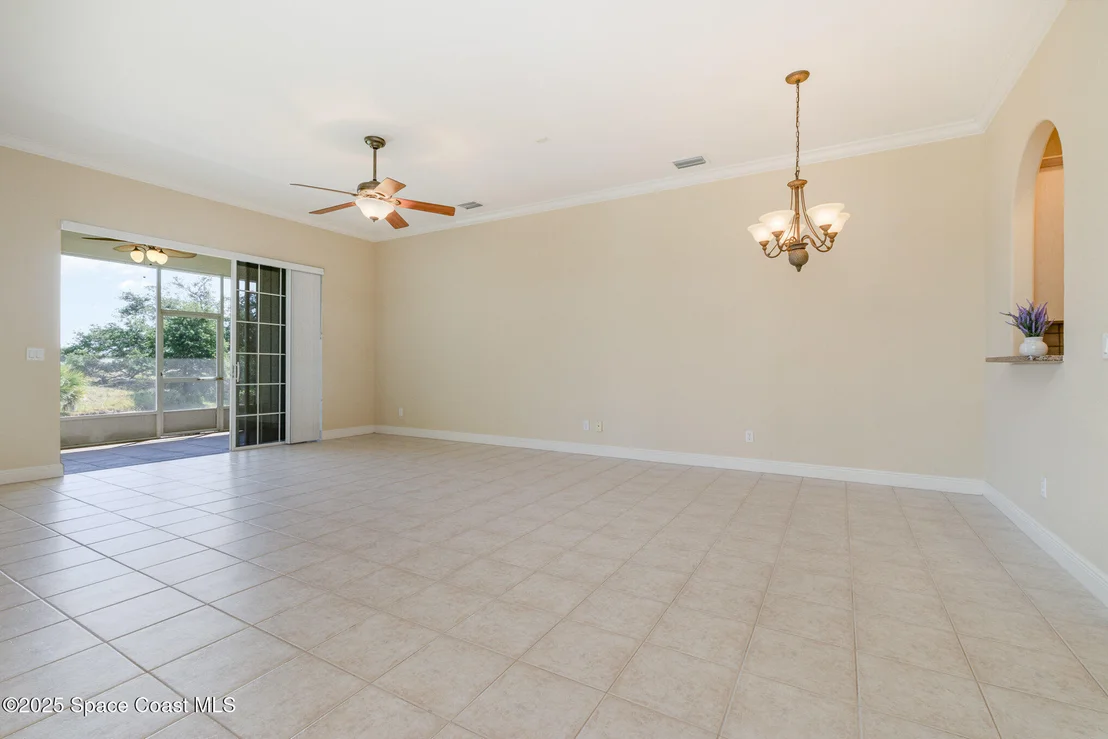 Photo of 1076 Eleuthera Drive NE