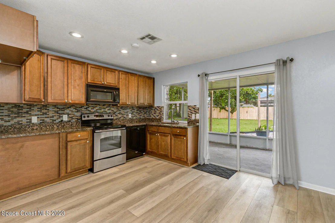 Photo of 736 Brevity Avenue NE