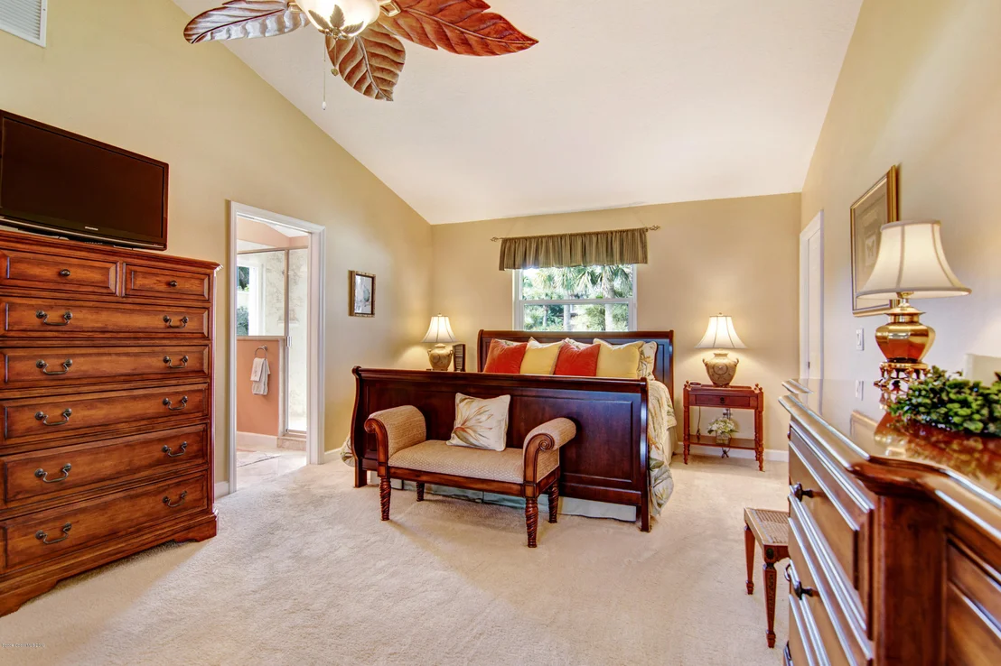 Photo of 3877 Riverside Drive