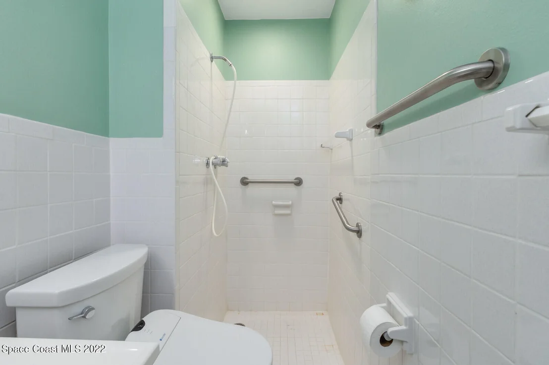 Photo of 2205 Lakeview Drive