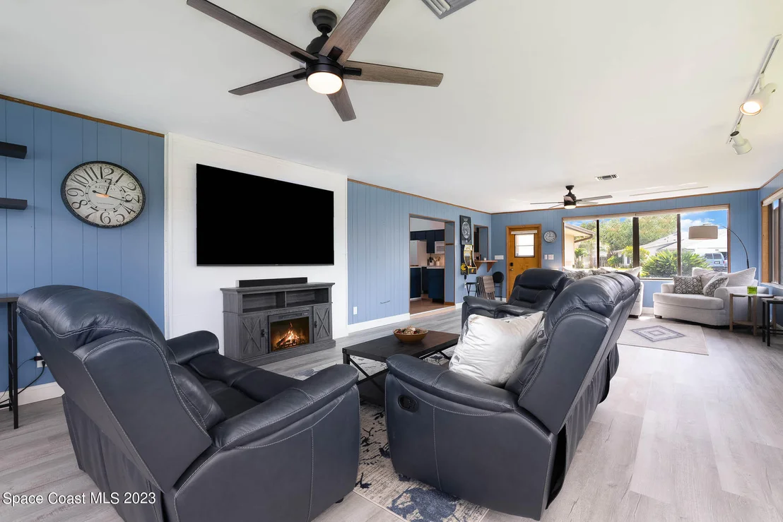 Photo of 320 Bayhead Drive