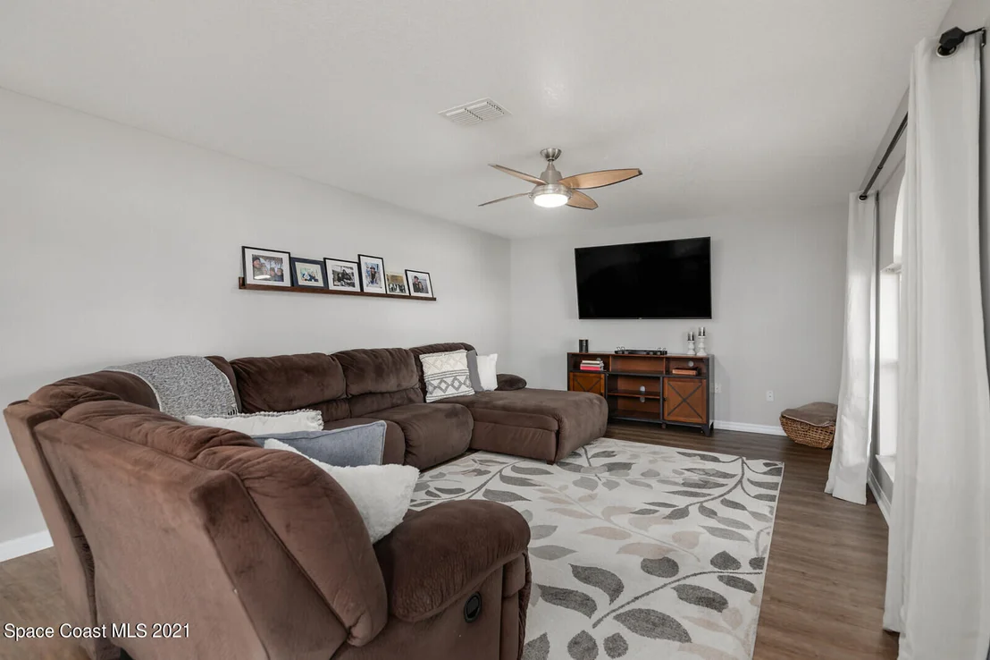 Photo of 3996 Four Lakes Drive