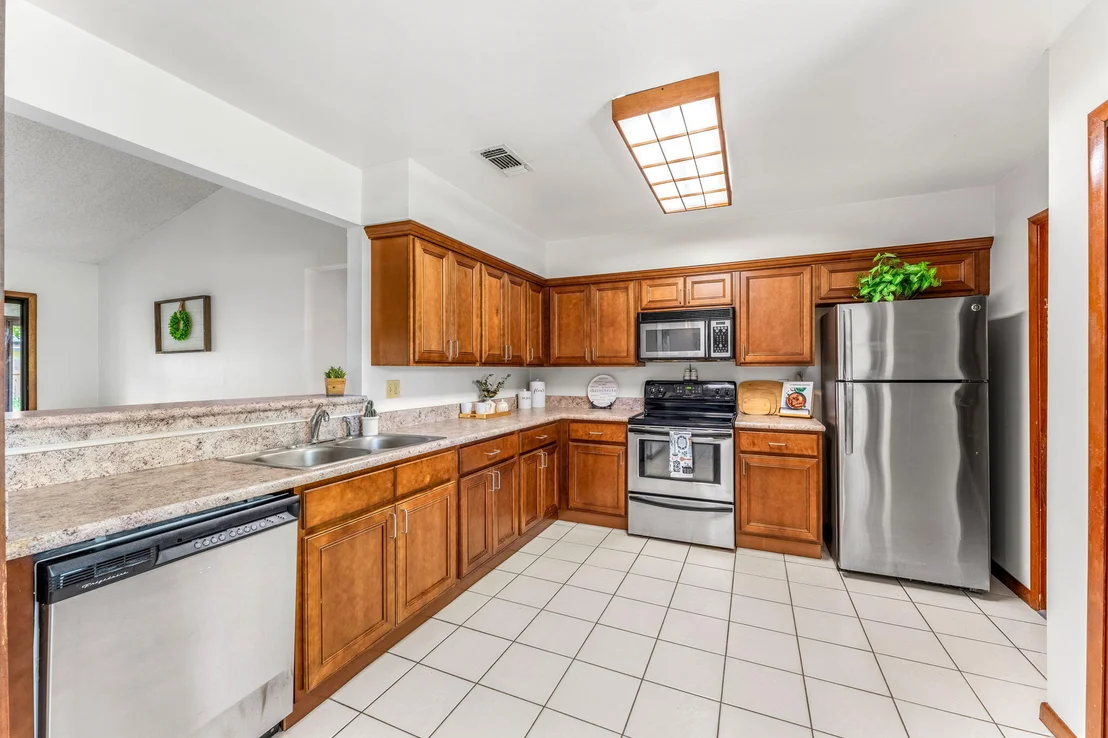Photo of 877 Yellow Pine Avenue