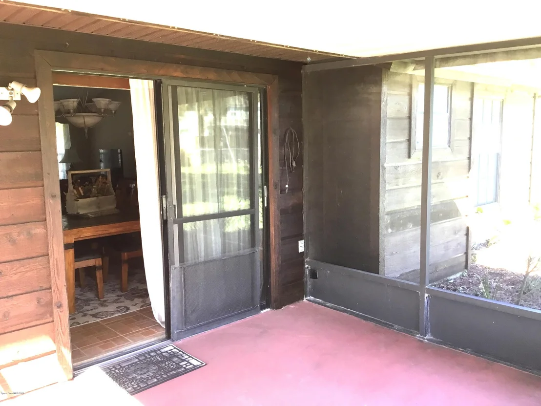 Photo of 998 Lyons Circle NW