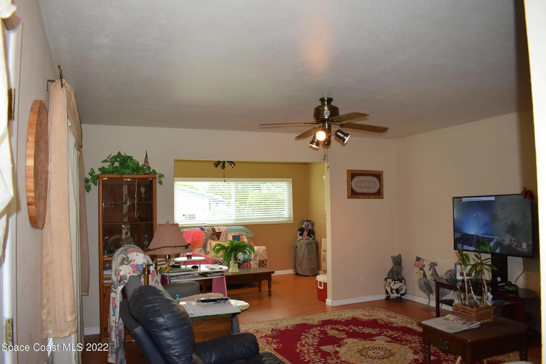 Photo of 2395 Lakeview Drive