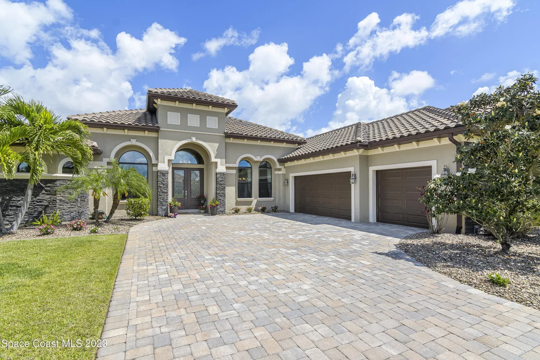 Photo of 814 Lorenza Place