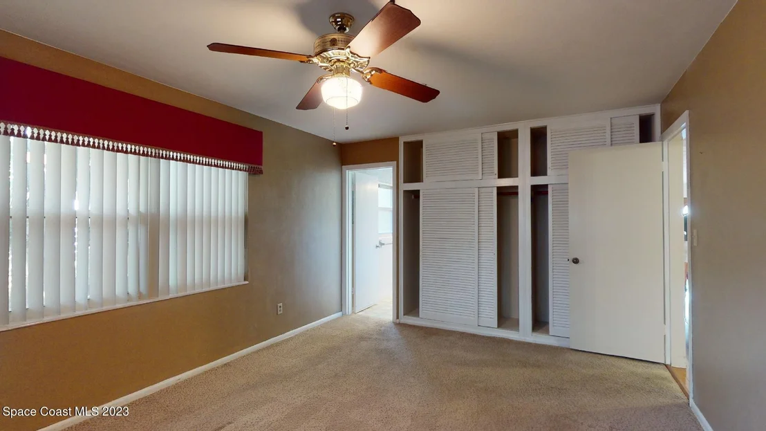 Photo of 204 S Riverside Drive