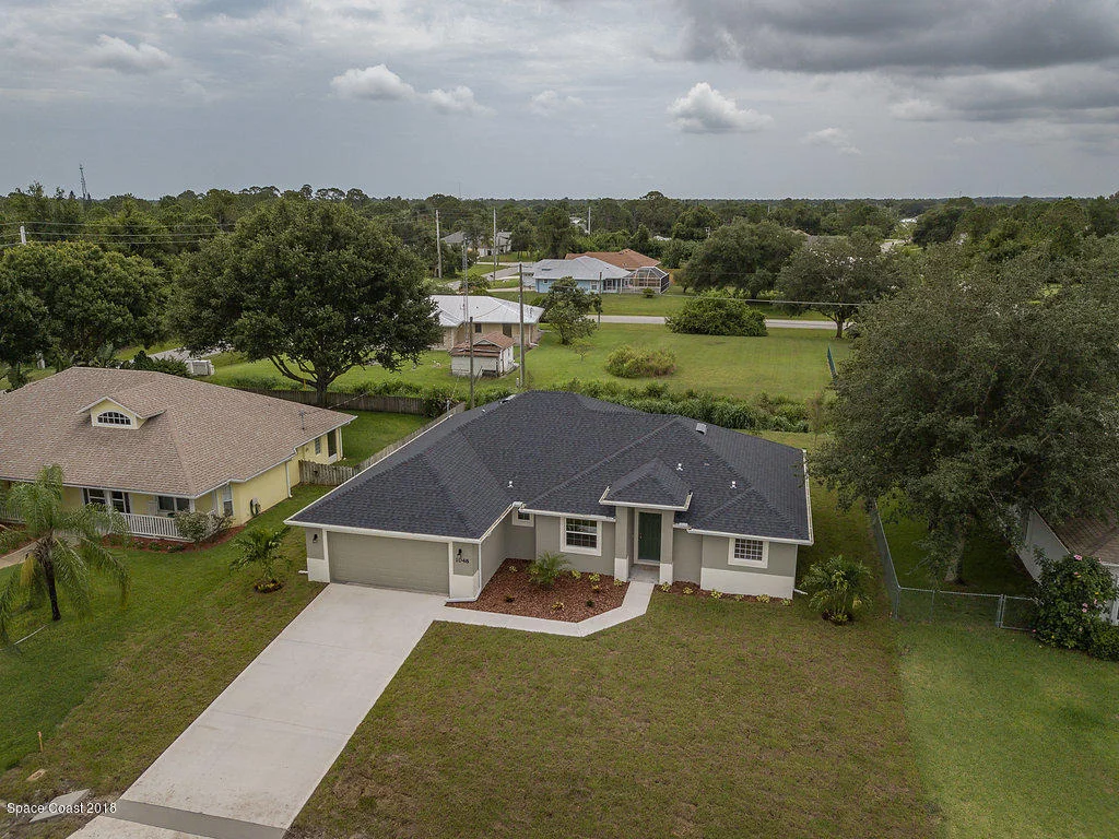 Photo of 1048 Landsdowne Drive