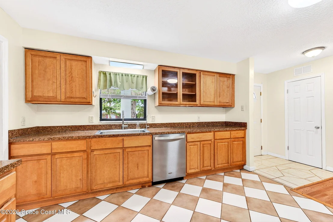 Photo of 2737 Cherbourg Road