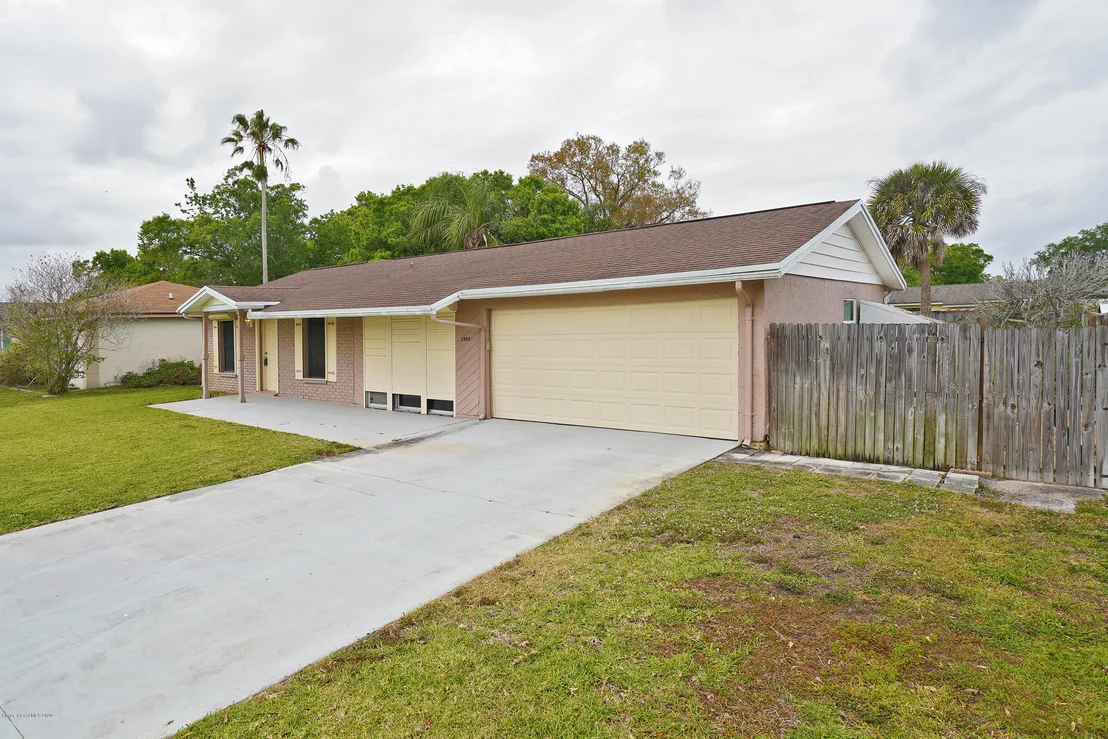 Photo of 2880 Lancaster Road