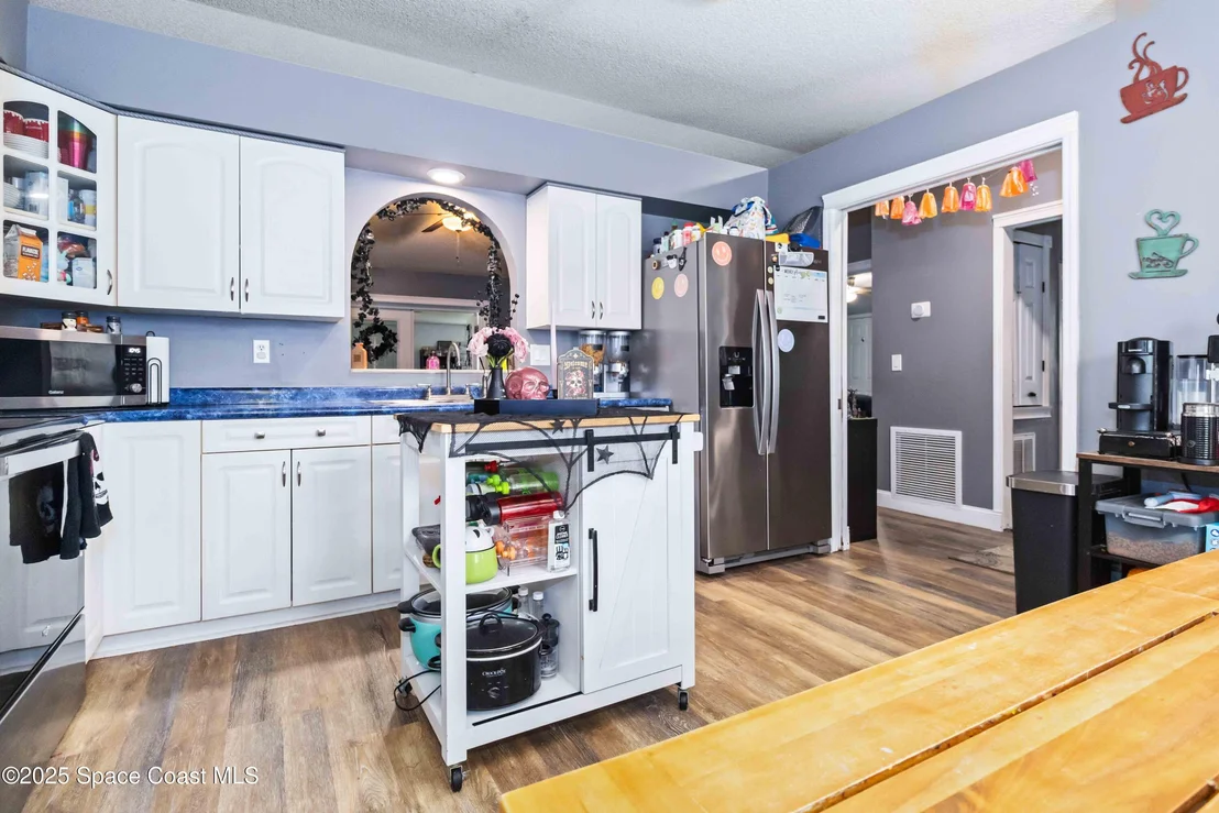 Photo of 6581 Bancroft Avenue