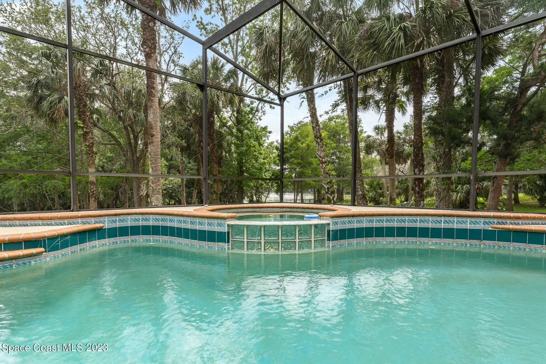 Photo of 927 Iron Bend Trail