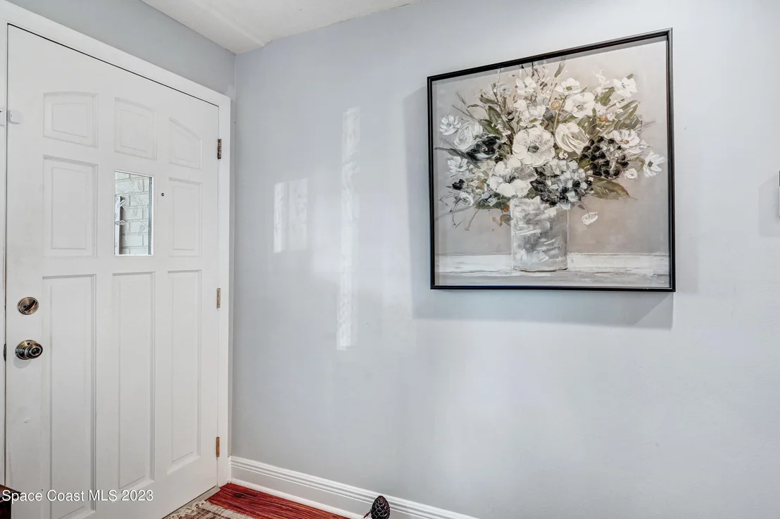 Photo of 405 Thrush Drive