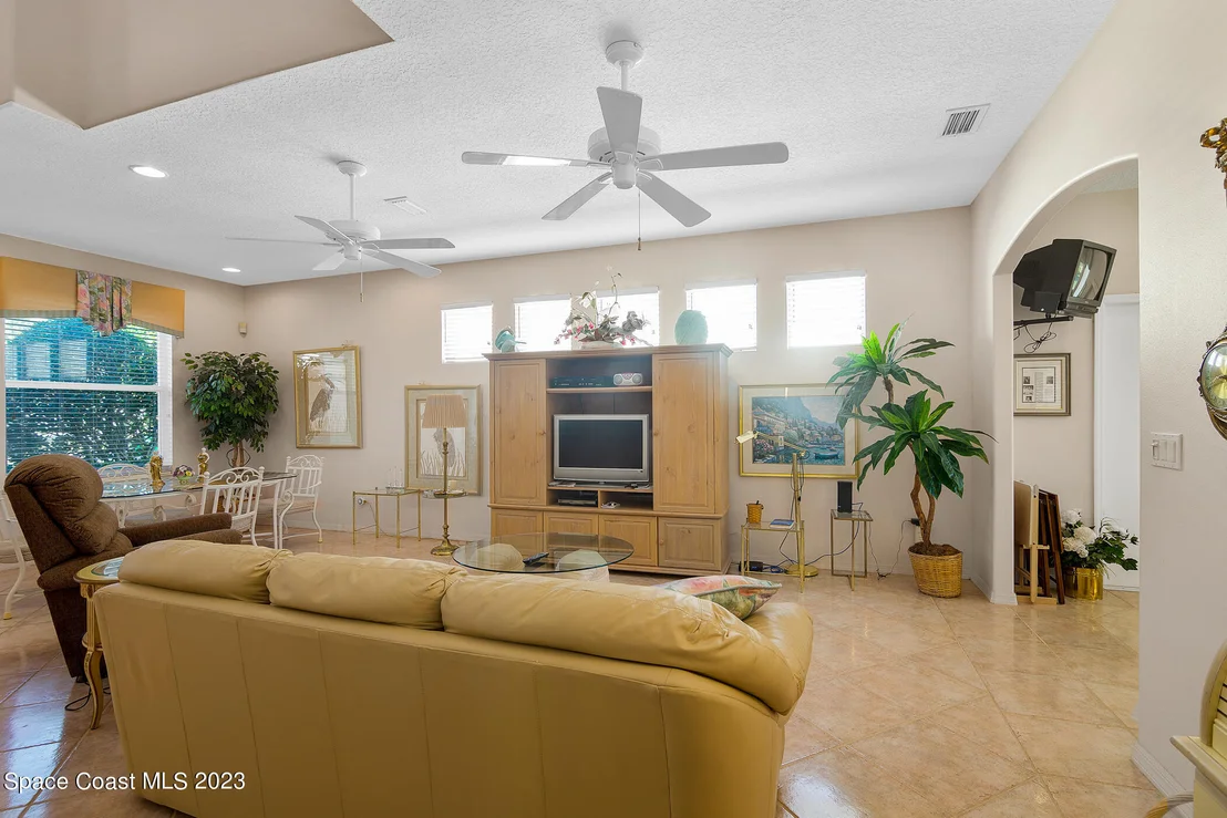 Photo of 1961 Golf Vista Boulevard