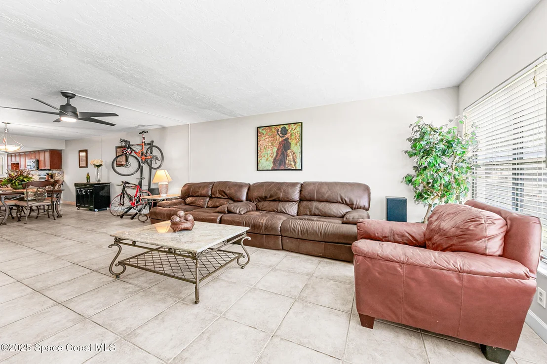 Photo of Unit 1127 at 325 Tangle Run Boulevard