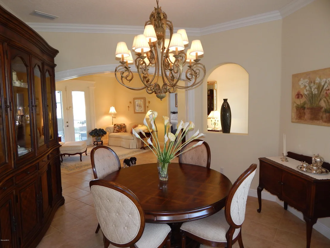 Photo of 211 SE Devlin Court