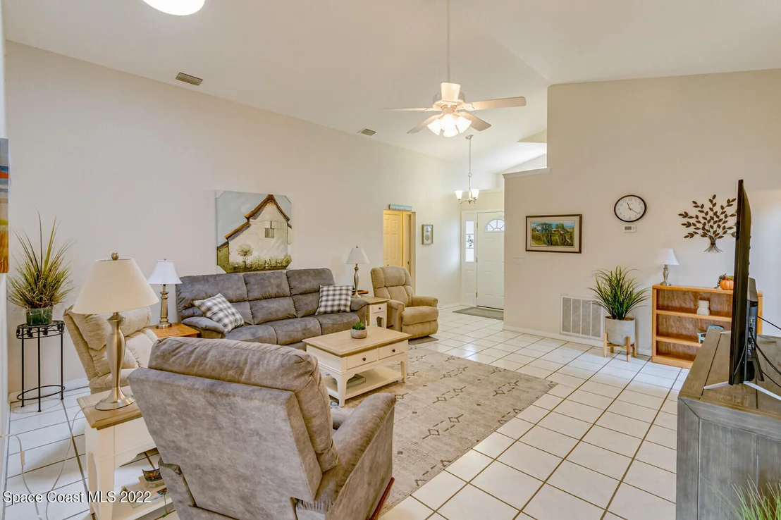 Photo of 984 S Fork Circle