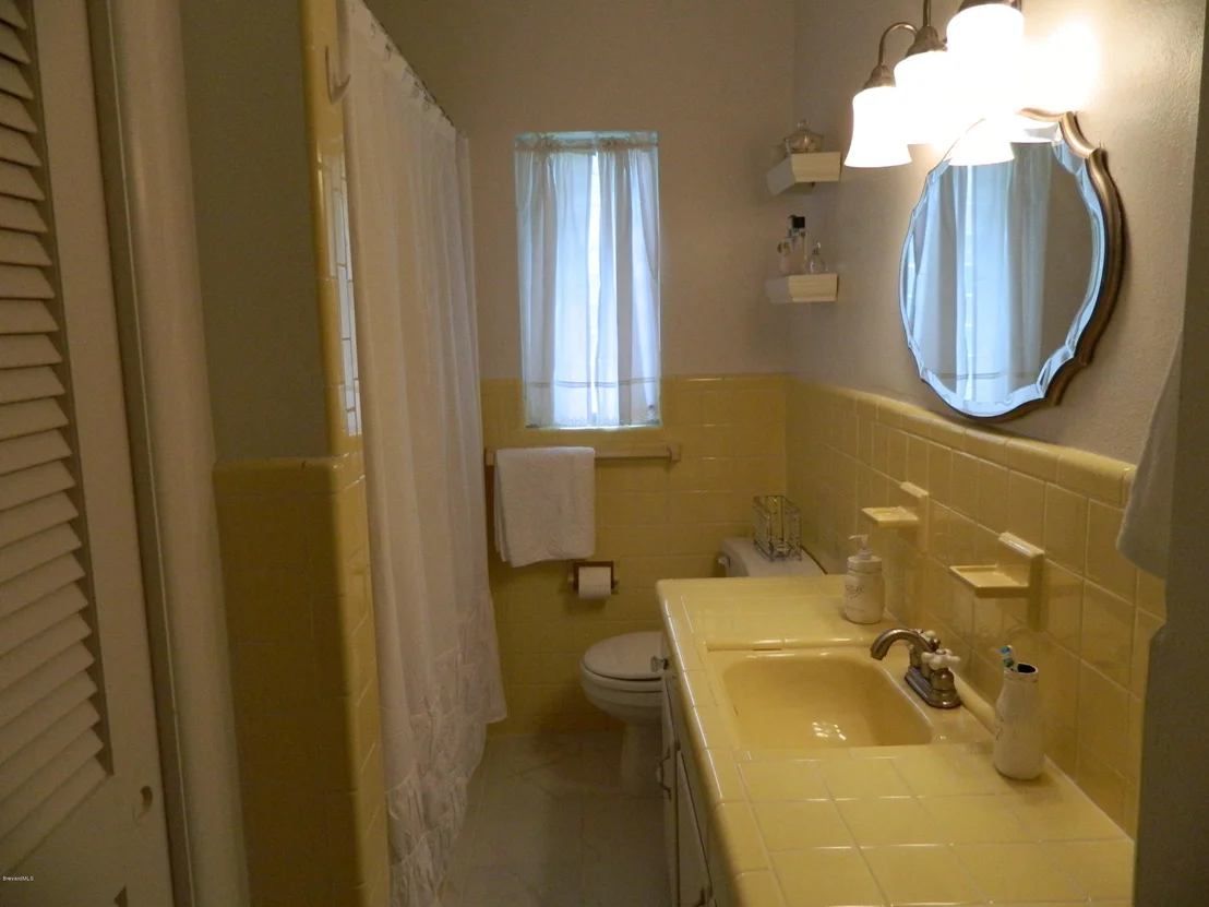 Photo of 1074 Tanglewood Lane