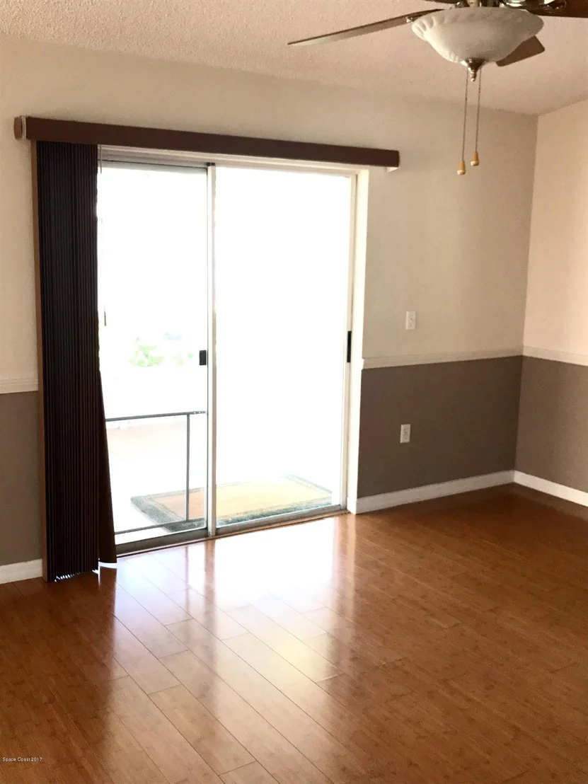 Photo of 1159 White Oak Circle