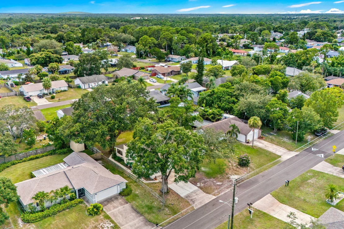 Photo of 4695 Robert Street