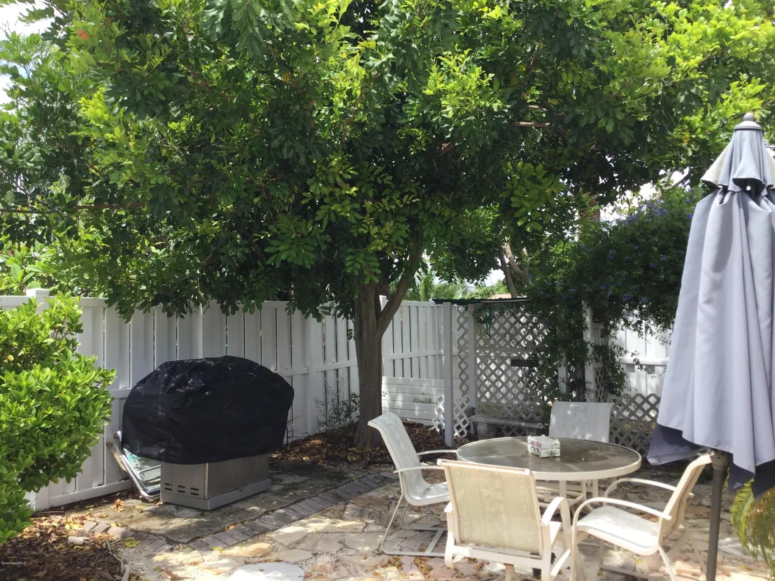 Photo of 610 N Robert Way