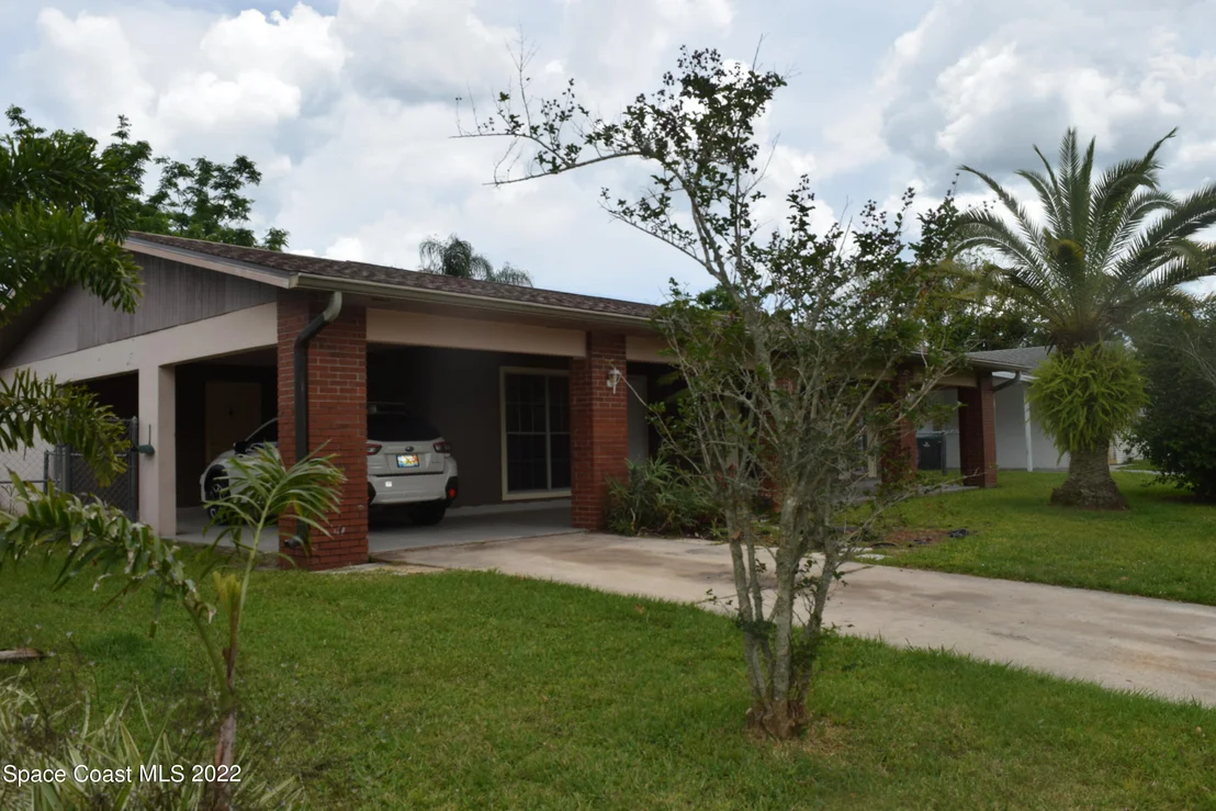 Photo of 771 Cobblestone Lane NE