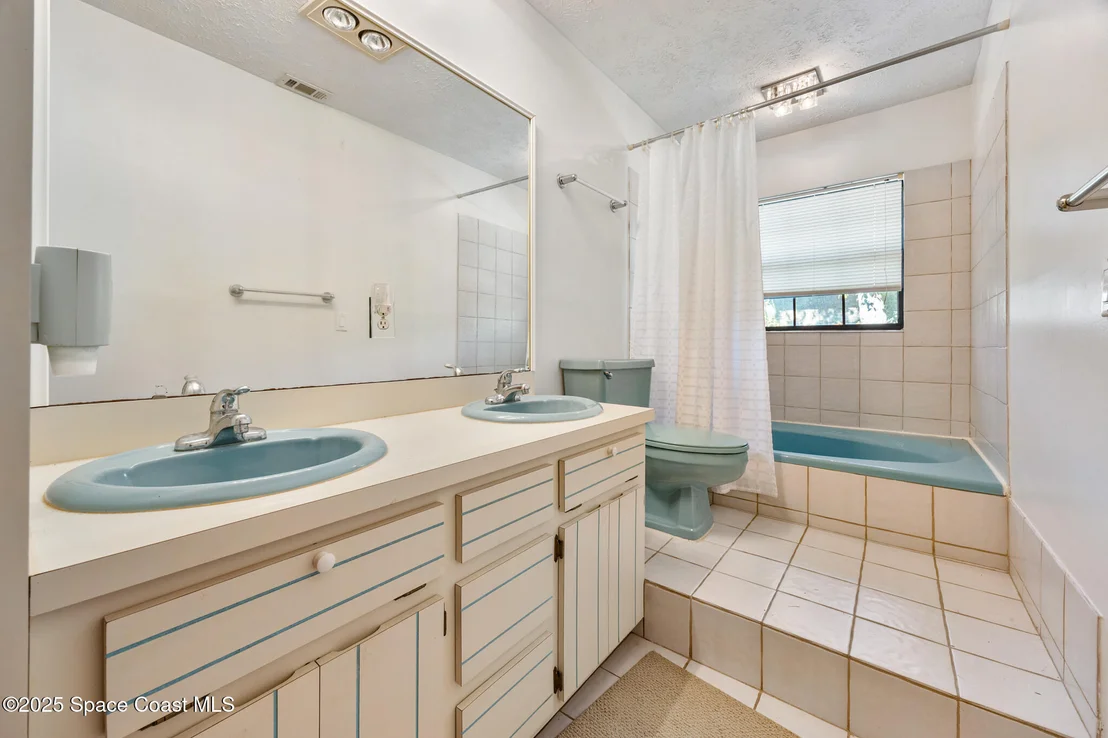 Photo of 1007 Pineapple Avenue NE