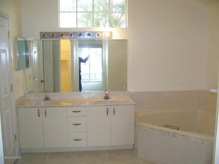 Photo of 2091 Lionel Drive