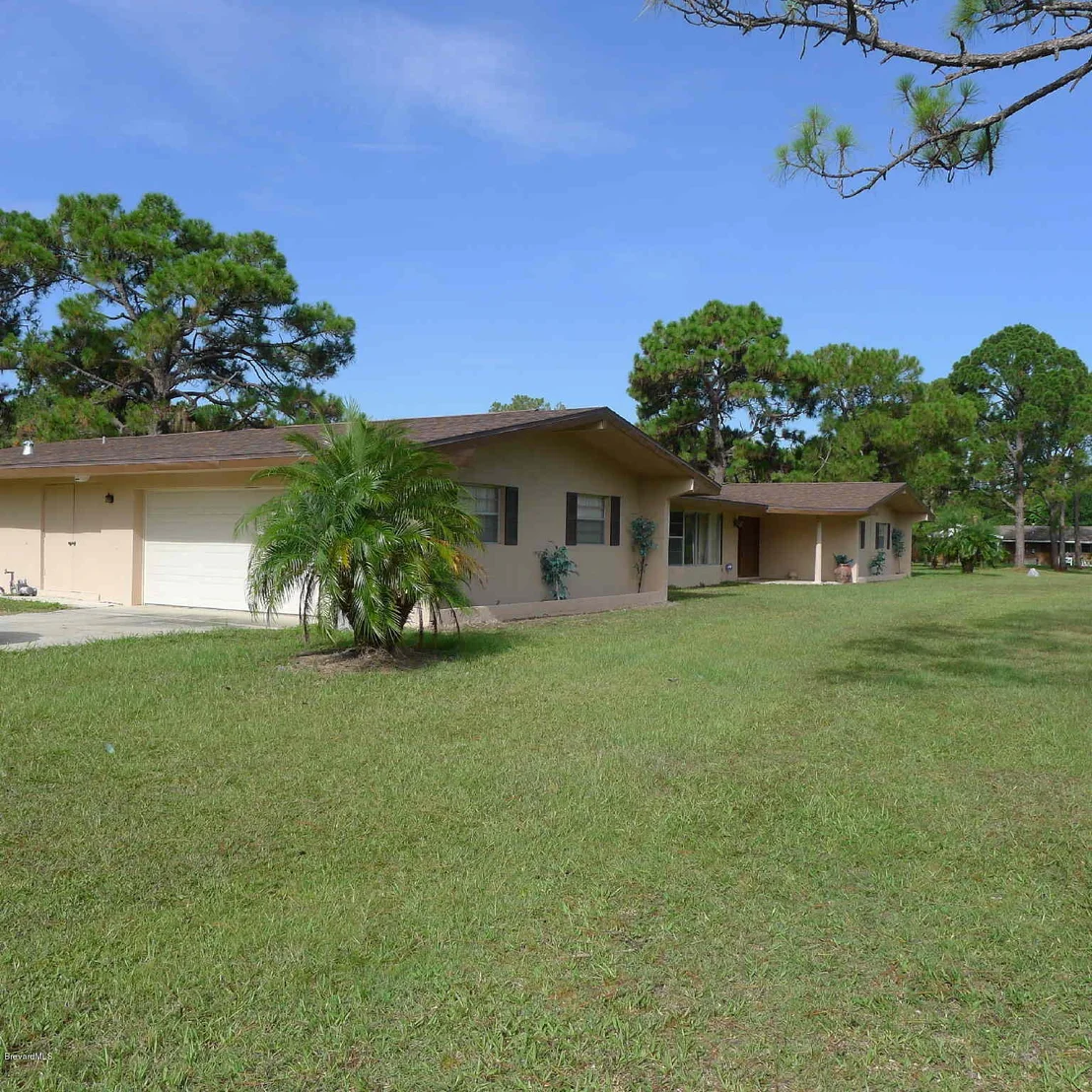 Photo of 4253 Pinewood Road