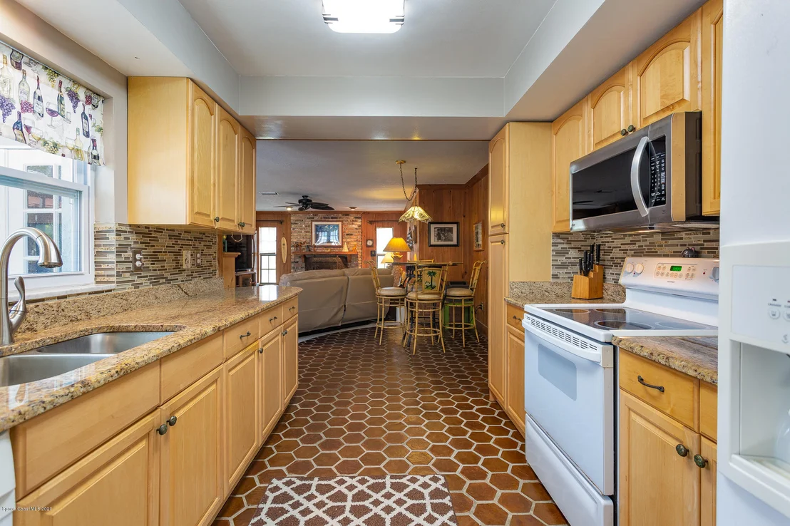Photo of 611 Mango Drive