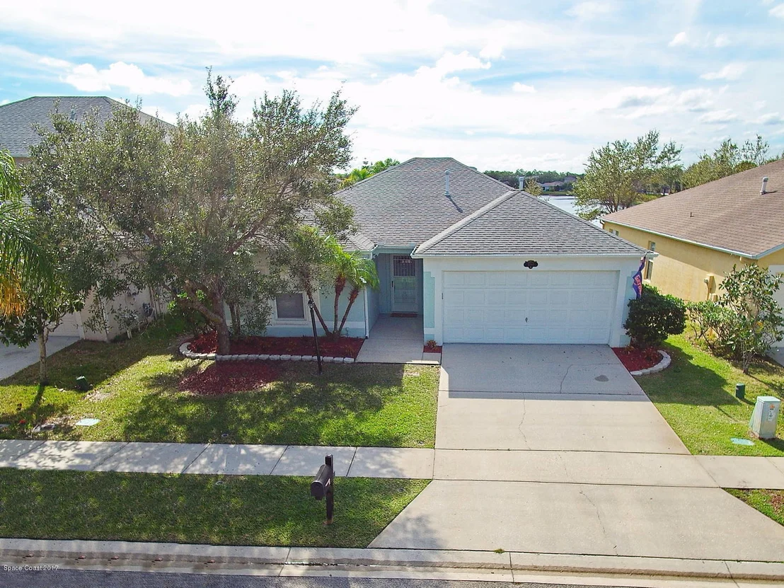 Photo of 1194 White Oak Circle
