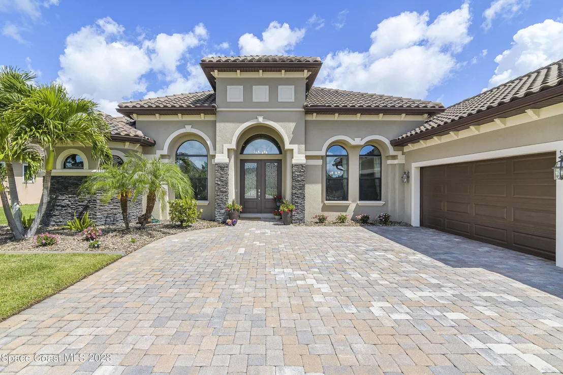 Photo of 814 Lorenza Place