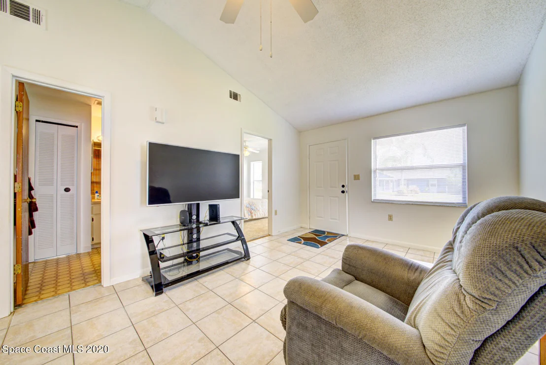 Photo of 6840 Buxton Avenue