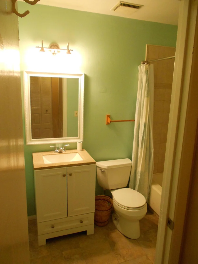 Photo of 1222 Mariposa Drive NE