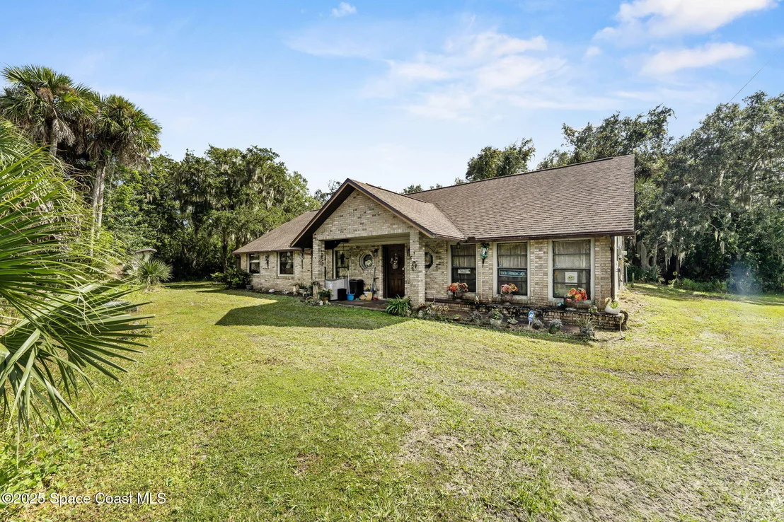 Photo of 2821&2825 Lionel Road